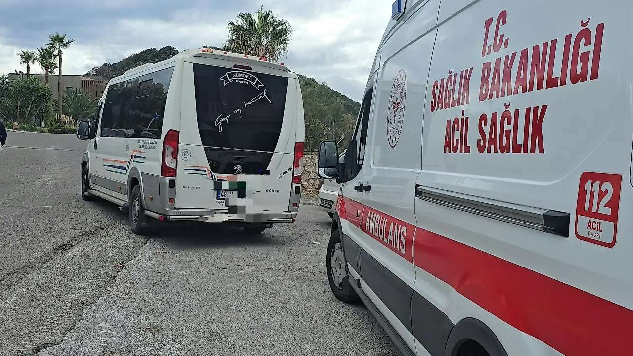 Muğla’da Dolmuş Şoförü İndirdiği Yolcuya Çarptı 2
